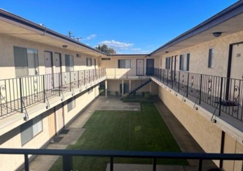 11926 Bellflower Blvd, Downey, CA 90242