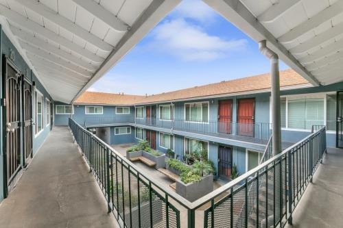 1495 Peterson Ave, Long Beach, CA 90813