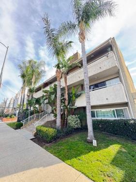 18144 Burbank Blvd, Tarzana, CA 91356