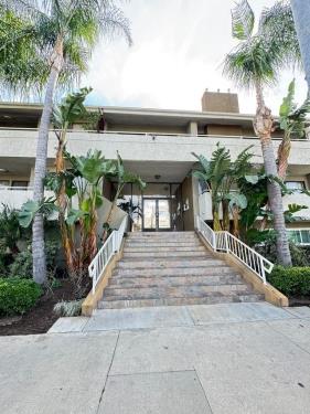 18144 Burbank Blvd, Tarzana, CA 91356