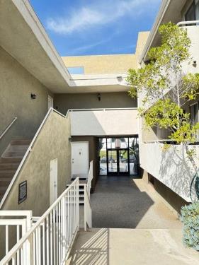 18144 Burbank Blvd, Tarzana, CA 91356