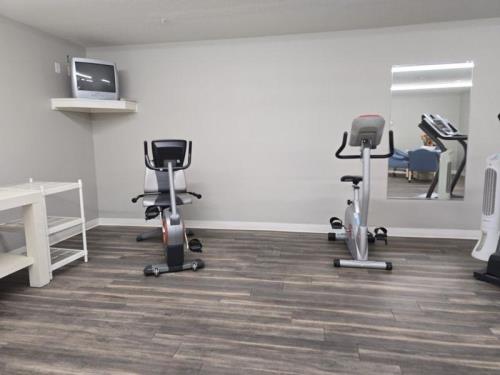 1501 N Brea Blvd, Fullerton, CA 92835