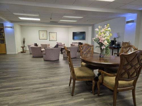 1501 N Brea Blvd, Fullerton, CA 92835