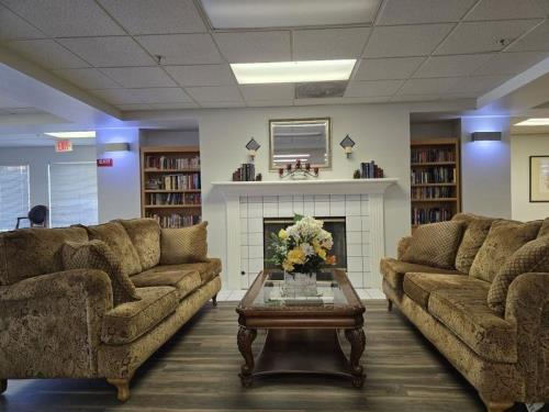 1501 N Brea Blvd, Fullerton, CA 92835