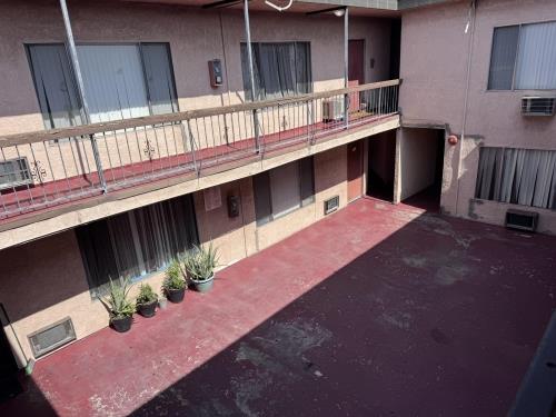 6819 Laurel Canyon Blvd., North Hollywood, CA 91605