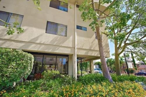 5101 Balboa Blvd, Encino, CA 91316