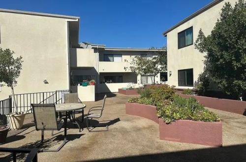 5101 Balboa Blvd, Encino, CA 91316