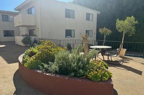 5101 Balboa Blvd, Encino, CA 91316