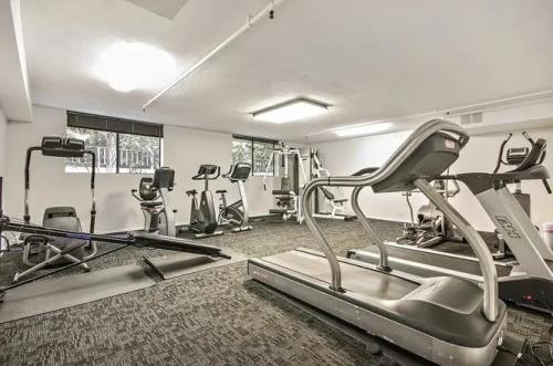 5101 Balboa Blvd, Encino, CA 91316