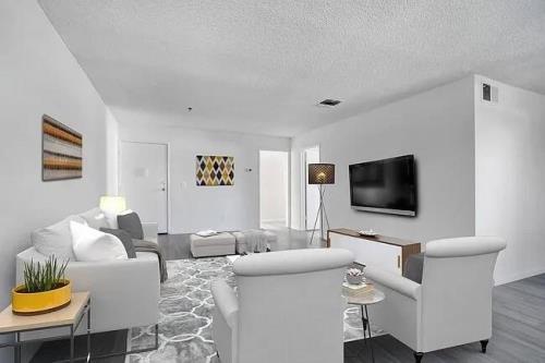 5101 Balboa Blvd, Encino, CA 91316