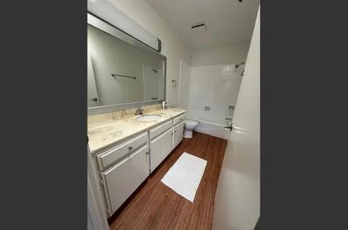 5101 Balboa Blvd, Encino, CA 91316