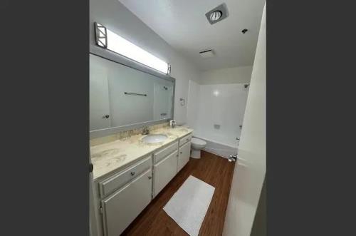 5101 Balboa Blvd, Encino, CA 91316