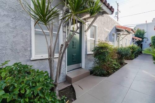 1750 1st St, Long Beach, CA 90802