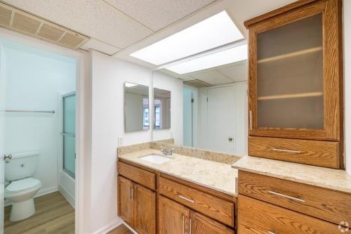 22035 Burbank Blvd, Woodland Hills, CA 91367