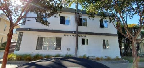125 Cherry Ave, Long Beach, CA 90802