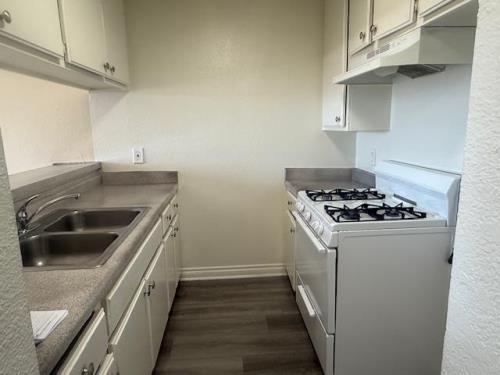 808 W Anaheim St, Wilmington, CA 90744