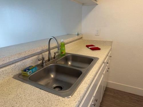 808 W Anaheim St, Wilmington, CA 90744