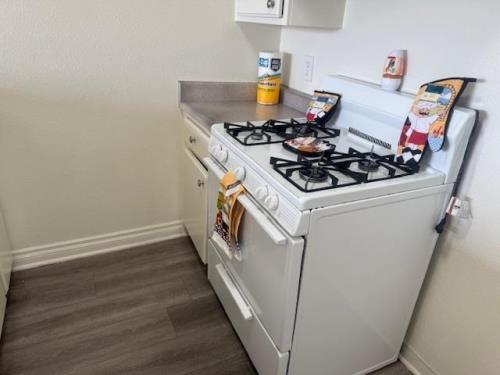 808 W Anaheim St, Wilmington, CA 90744