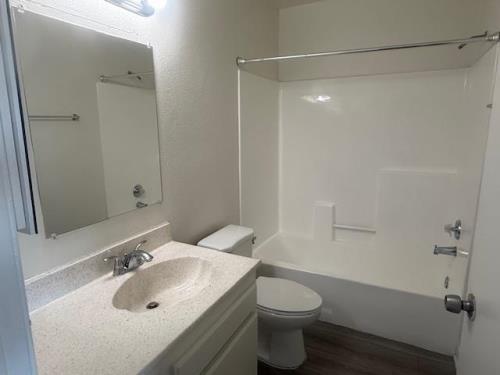 808 W Anaheim St, Wilmington, CA 90744