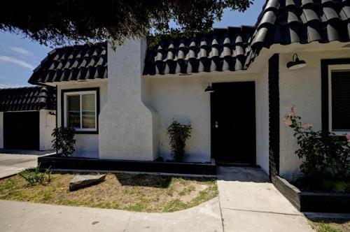 432 Hamilton St, Costa Mesa, CA 92627