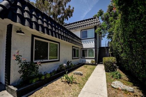 432 Hamilton St, Costa Mesa, CA 92627