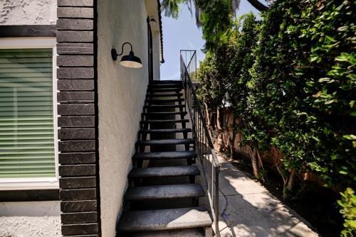 432 Hamilton St, Costa Mesa, CA 92627