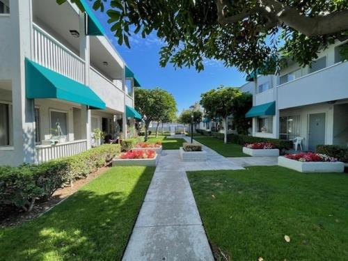 301-307 Avocado St., Costa Mesa, CA 92627