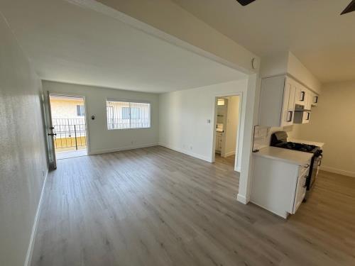 11926 Bellflower Blvd, Downey, CA 90242