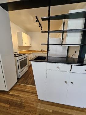 11940 Laurelwood Dr, Studio City, CA 91604