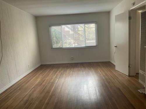 11940 Laurelwood Dr, Studio City, CA 91604