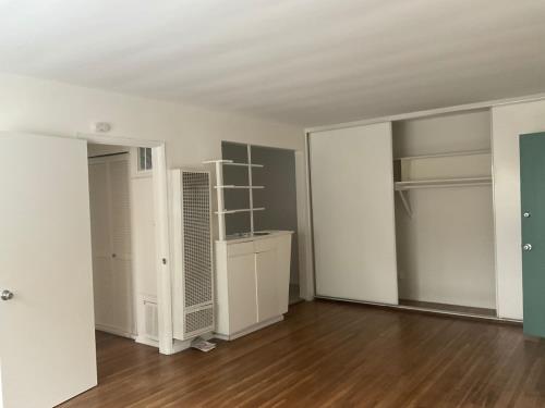11940 Laurelwood Dr, Studio City, CA 91604