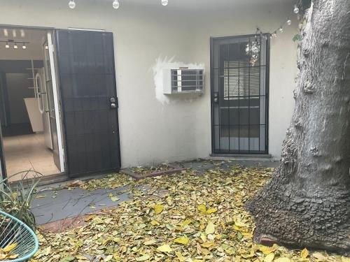 11940 Laurelwood Dr, Studio City, CA 91604