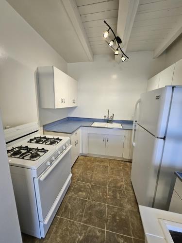 11940 Laurelwood Dr, Studio City, CA 91604