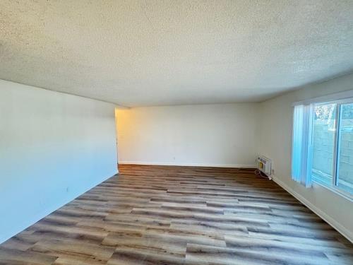 18144 Burbank Blvd, Tarzana, CA 91356