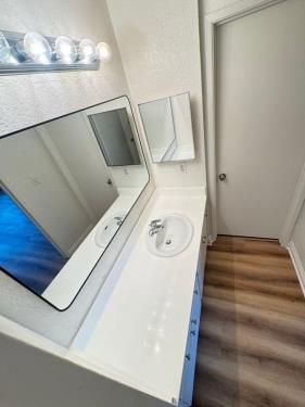 18144 Burbank Blvd, Tarzana, CA 91356