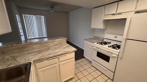 18144 Burbank Blvd, Tarzana, CA 91356