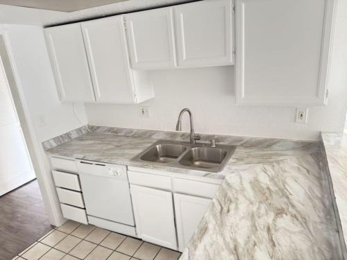 18144 Burbank Blvd, Tarzana, CA 91356