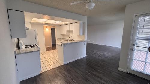 18144 Burbank Blvd, Tarzana, CA 91356