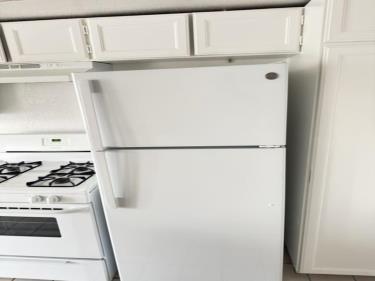 18144 Burbank Blvd, Tarzana, CA 91356