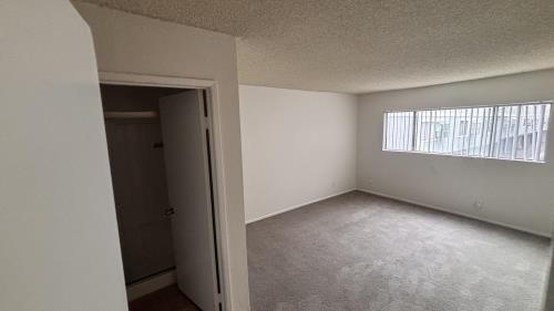 18144 Burbank Blvd, Tarzana, CA 91356