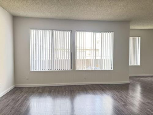 18144 Burbank Blvd, Tarzana, CA 91356