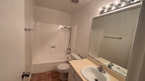 18144 Burbank Blvd, Tarzana, CA 91356