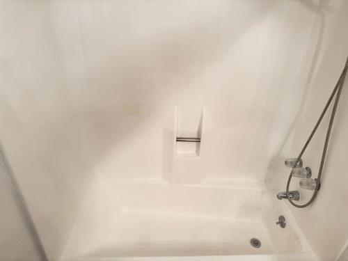 18144 Burbank Blvd, Tarzana, CA 91356