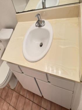 18144 Burbank Blvd, Tarzana, CA 91356