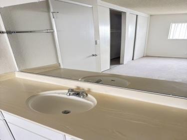 18144 Burbank Blvd, Tarzana, CA 91356