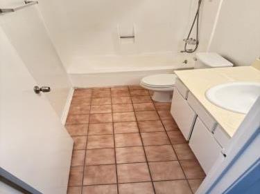 18144 Burbank Blvd, Tarzana, CA 91356