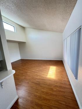 18144 Burbank Blvd, Tarzana, CA 91356