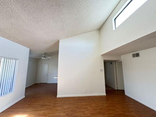 18144 Burbank Blvd, Tarzana, CA 91356