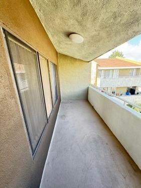 18144 Burbank Blvd, Tarzana, CA 91356