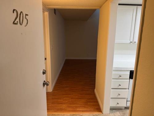 18144 Burbank Blvd, Tarzana, CA 91356